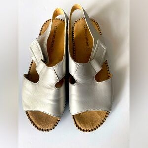 Naturalizer Women's Metallic Silver Leather Sandals